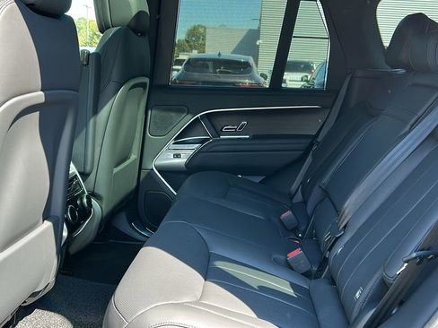 New 2025 Land Rover Range Rover SE image 21