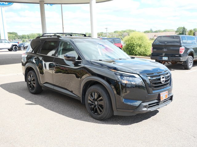 Used 2023 Nissan Pathfinder SV w/ Black Appearance Package AWD/4WD image 3