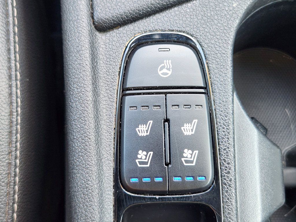 Used 2020 Kia Niro EX Premium FWD image 22