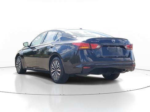 Used 2023 Nissan Altima 2.5 SV image 3