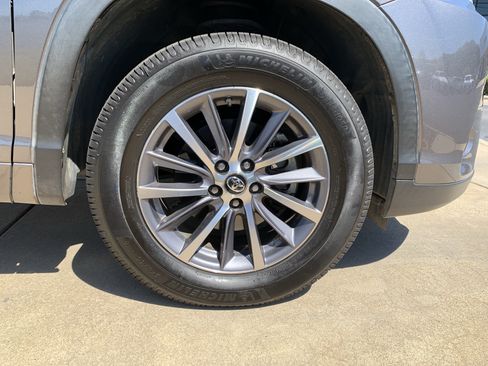 Used 2018 Toyota Highlander XLE FWD image 13