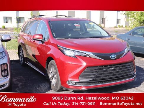 Used 2023 Toyota Sienna XLE w/ XLE Plus Package image 1
