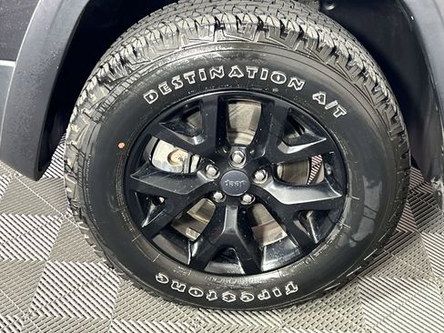 Used 2016 Jeep Cherokee Trailhawk w/ Comfort/Convenience Group AWD/4WD image 9