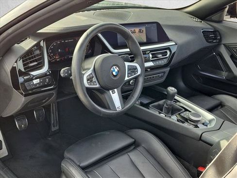 Used 2025 BMW Z4 M40i w/ Edition RWD image 9