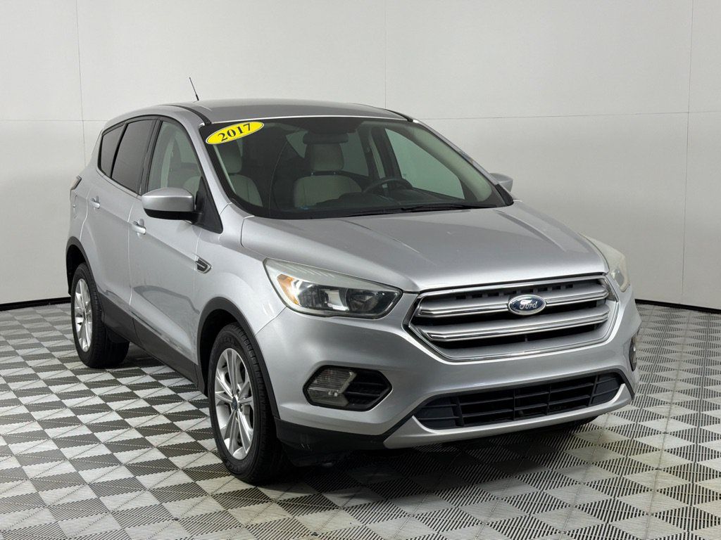 Used 2017 Ford Escape SE FWD image 3
