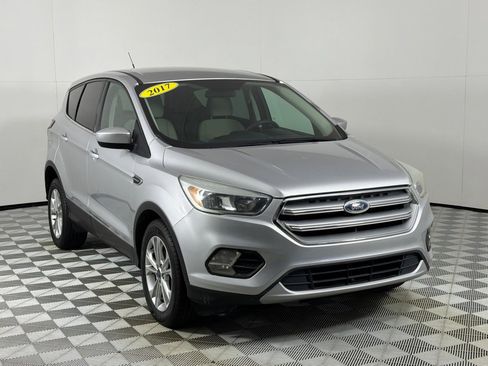 Used 2017 Ford Escape SE FWD image 3