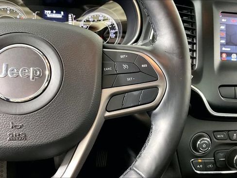 Used 2021 Jeep Cherokee Latitude Plus FWD image 11