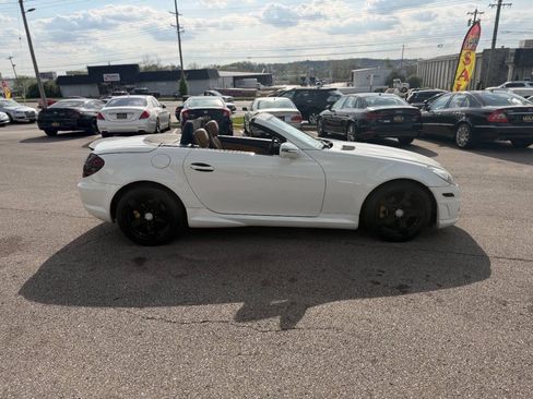 Used 2011 Mercedes-Benz SLK 300 image 5