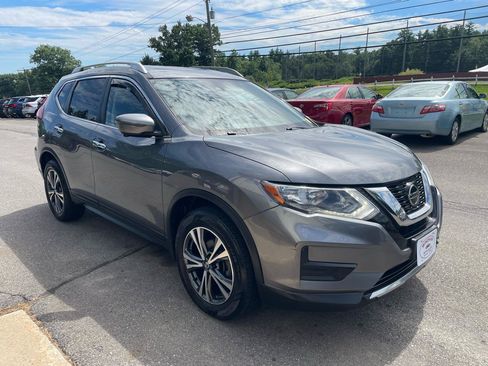 Used 2019 Nissan Rogue SV w/ Sun & Sound Touring Package AWD/4WD image 3