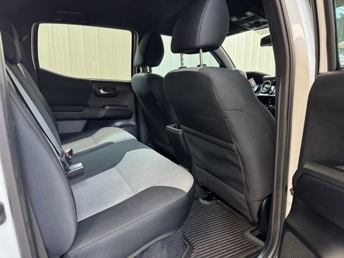 Used 2022 Toyota Tacoma TRD Off-Road image 22