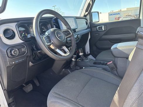 Used 2024 Jeep Wrangler Unlimited Sahara image 10