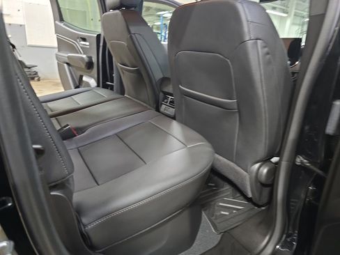 Used 2024 Chevrolet Colorado LT w/ LT Convenience Package III RWD image 13