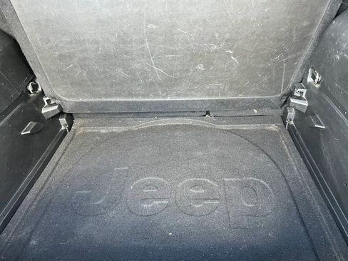 Used 2015 Jeep Renegade Latitude image 21