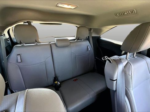 Used 2025 Toyota Sienna XLE FWD image 20