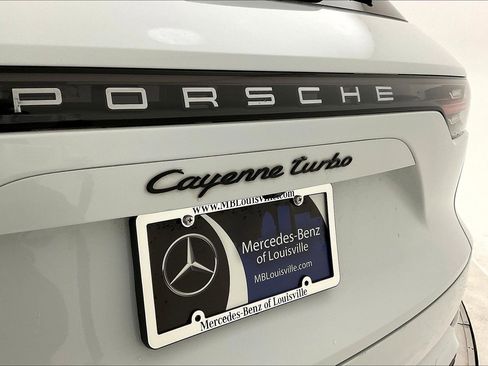 Used 2022 Porsche Cayenne Turbo AWD/4WD image 23