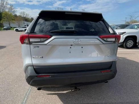 Certified 2021 Toyota RAV4 LE AWD/4WD image 3