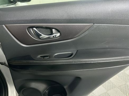 Used 2016 Nissan Rogue S w/ S Family Package FWD image 28