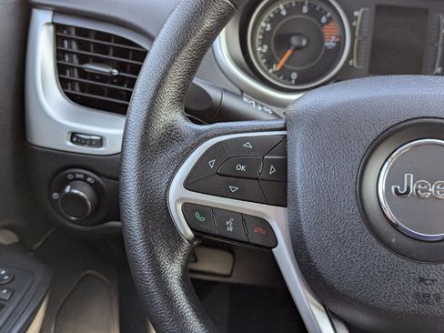 Used 2017 Jeep Cherokee Sport w/ Safety Group image 18