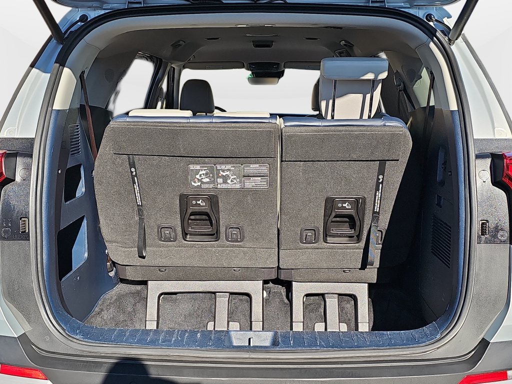 Used 2026 Kia Carnival EX FWD image 22
