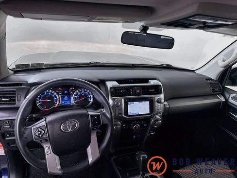 Used 2018 Toyota 4Runner SR5 AWD/4WD image 25