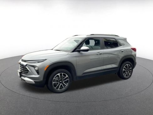 Used 2025 Chevrolet TrailBlazer LT w/ Driver Confidence Package image 8