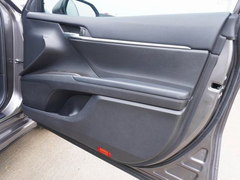 Used 2023 Toyota Camry SE image 24