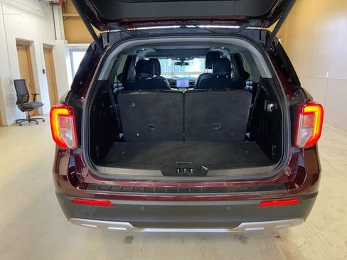 Used 2022 Ford Explorer XLT w/ Equipment Group 202A image 27