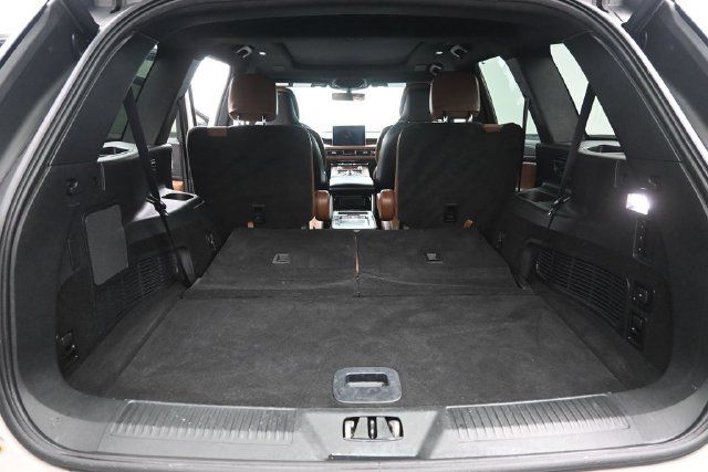 Used 2023 Lincoln Aviator Reserve w/ Equipment Group 201A RWD image 29