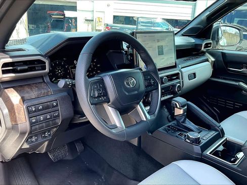 Used 2025 Toyota Tacoma Limited AWD/4WD image 18