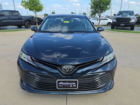 Used 2018 Toyota Camry LE w/ Convenience Package FWD image 8