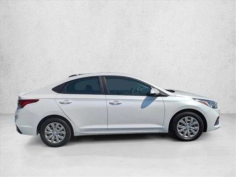 Used 2022 Hyundai Accent SE FWD image 5