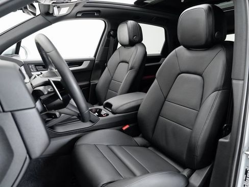 Used 2024 Porsche Cayenne image 5