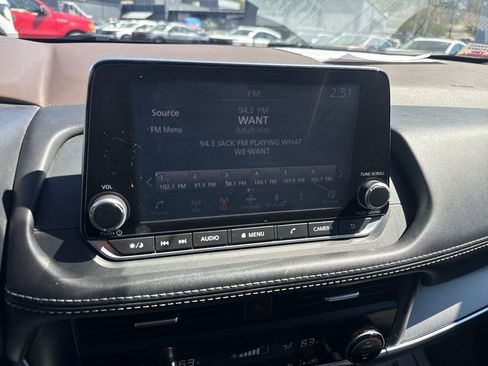 Used 2023 Nissan Rogue SV image 19