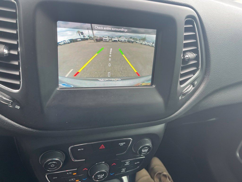 Used 2018 Jeep Compass Latitude w/ Popular Equipment Group FWD image 13