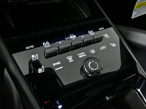 Certified 2025 Porsche Cayenne Coupe image 18