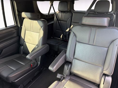 Used 2022 Chevrolet Suburban RST w/ Luxury Package image 13