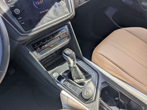 Used 2023 Volkswagen Tiguan SE image 17