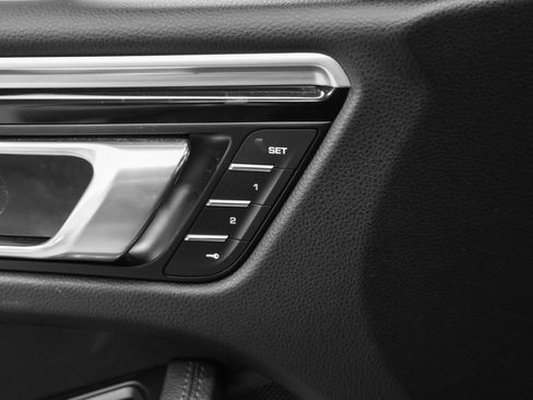 Certified 2021 Porsche Macan AWD/4WD image 25
