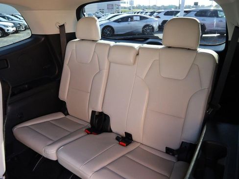 Used 2022 Kia Telluride EX w/ EX Premium Package FWD image 12
