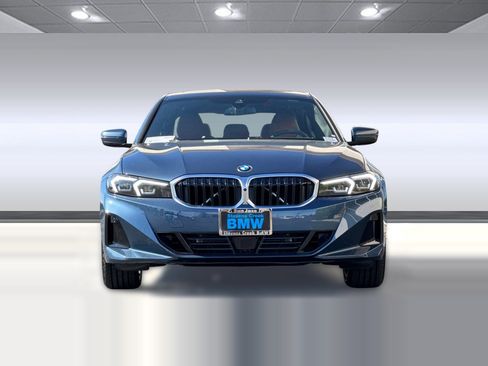 Used 2026 BMW 330i Sedan w/ Premium Package RWD image 5