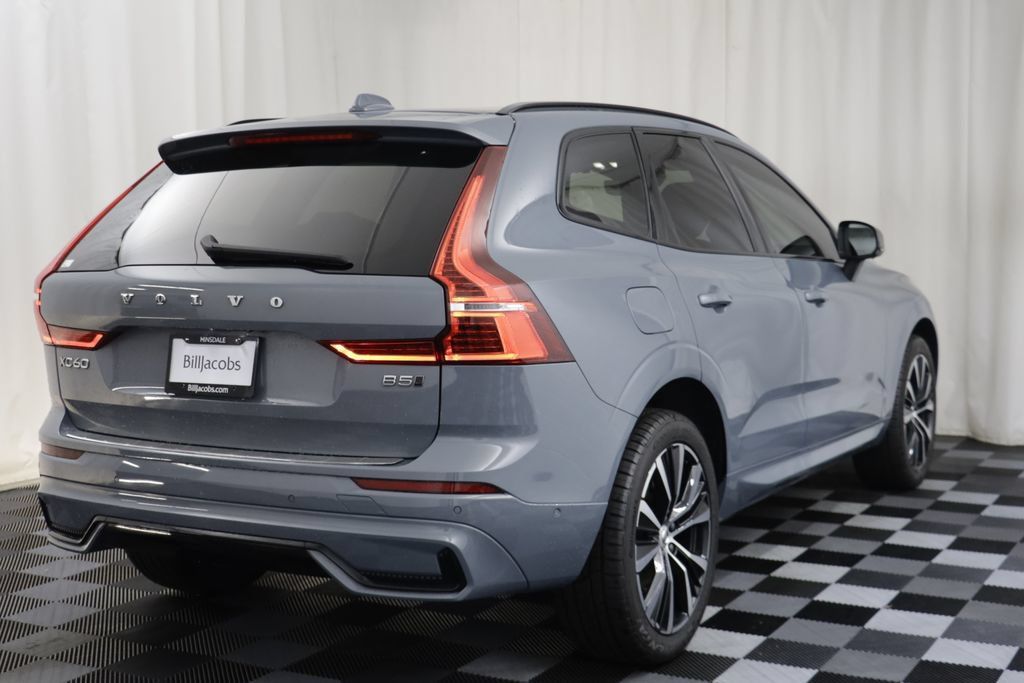 Used 2023 Volvo XC60 B5 Plus w/ Protection Package Premier AWD/4WD image 17