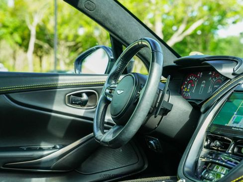 Used 2021 Aston Martin DBX AWD/4WD image 42