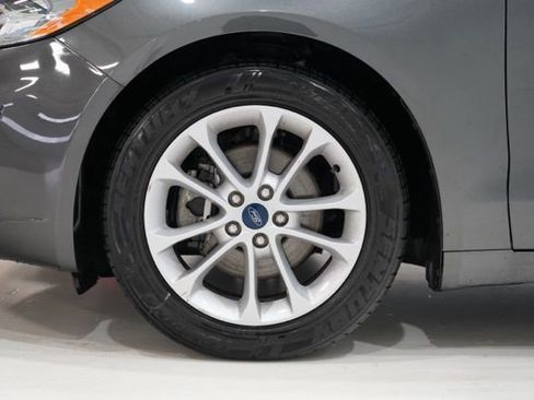 Used 2019 Ford Fusion SE image 9