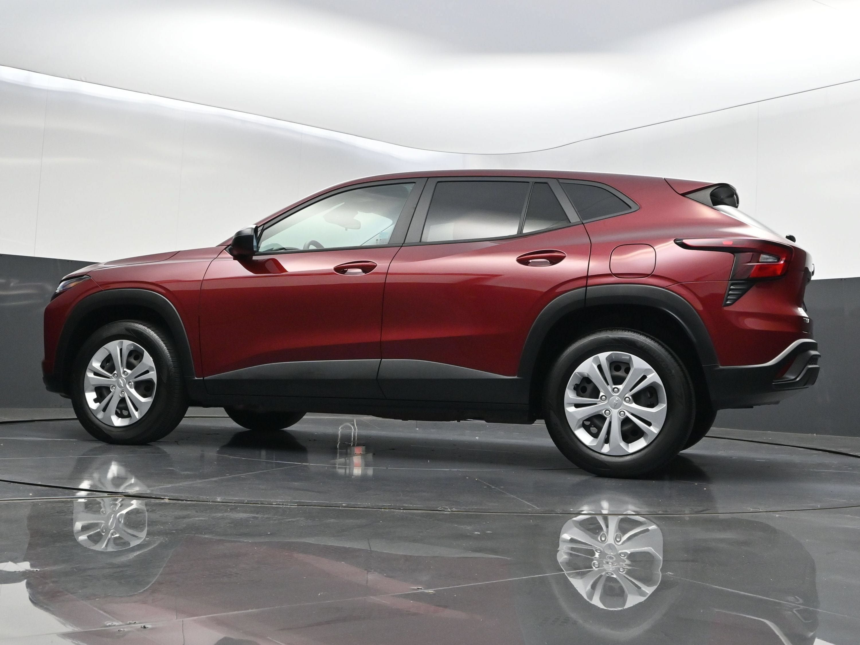 Certified 2024 Chevrolet Trax LS FWD image 37