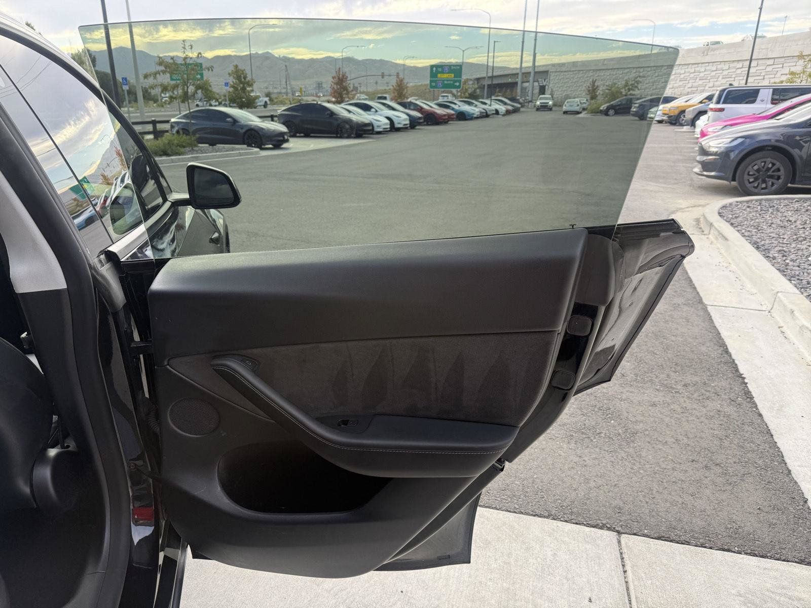 Used 2022 Tesla Model Y Long Range AWD/4WD image 18