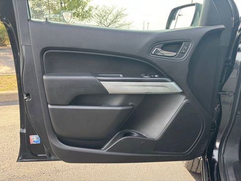 Used 2017 Chevrolet Colorado LT w/ LT Convenience Package image 10