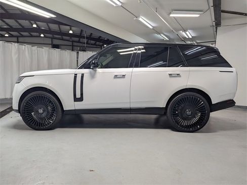 Used 2023 Land Rover Range Rover SE image 23