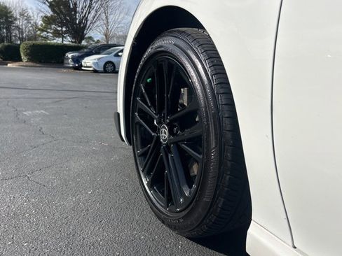 Used 2025 Toyota Camry SE image 9