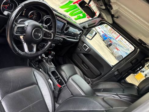 Used 2020 Jeep Wrangler Unlimited Sahara image 25