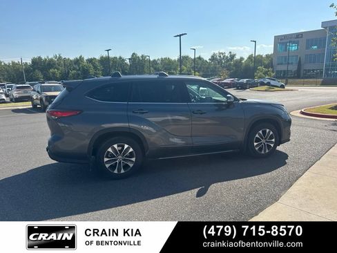 Used 2021 Toyota Highlander XLE FWD image 5